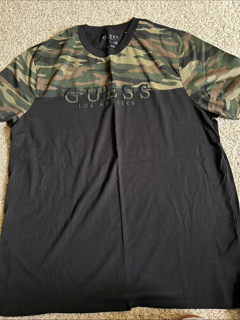 GUESS Black Tee with Olive Camo Yoke XXL